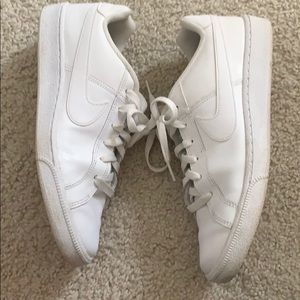 Nike Shoes - White nike sneakers Nike Shoes - White nike sneakers